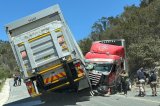 Tow truck drivers throw punches in viral Kaaimans Pass crash video – WATCH