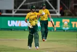Debutant Kayla Reyneke strikes a last-ball six to drive Proteas Women to sensational victory