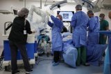 AI-guided cameras make solo surgery possible in step towards automation