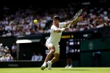 Alcaraz survives Wimbledon scare as players feel the heat at SW19
