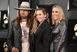 Miley Cyrus Sets The Record Straight On Her 'Estrangement' With Dad Billy Ray Cyrus
