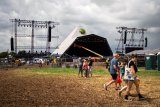 Glastonbury 2025: Music Fans Think They've Already Worked Out Who 'Patchwork' Are