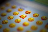 How You Laugh Over Text May Reveal Your Age, Expert Suggests