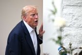 Donald Trump Goes On Wild Repost Rampage With Unhinged Memes Of Obama, Clinton And More