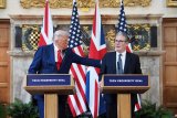 Trump Passes The Buck To Starmer Over Difficult Epstein-Mandelson Question