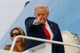 Donald Trump Tells Reporters To 'Fly Safely,' Then Drops An Unsettling Confession