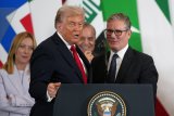 'Utterly Humiliating': Starmer Mocked Over Awkward Donald Trump Moment At Peace Summit