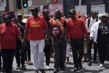 News24 | 'Crisis of capitalism': Trade unions and lobby groups march to Parliament over proposed (…)