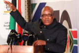 Health minister to undergo eye op