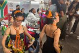 Korean woman in Zulu attire celebrates SA culture at Seoul Africa Festival – WATCH
