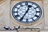 City Hall’s clock tower chimes for the first time in 15 years – WATCH