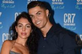 Cristiano Ronaldo puts a ring on it: See the massive engagement ring