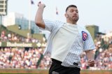 Dricus du Plessis throws out first pitch at Chicago Cubs game – WATCH