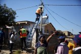 Residents in Alexandra stop City Power's disconnection teams