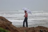 Hurricane Erin 'acting like giant plunger on sea surface' near Bahamas