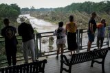 Hopes fade for Texas flood victims as death toll tops 95