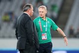 Schmidt questions Razor’s ‘integrity’
