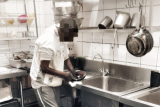 Man who refused to pay restaurant bill washes dishes while he awaits arrest
