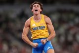 JUST IN | Mondo Duplantis soars to new pole vault world record