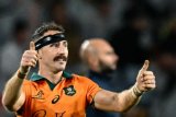 Nic White delays retirement, heads for South Africa