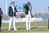 LIVE | Pakistan win toss, bat against Proteas in second Test