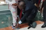 News in a minute | Cyril Ramaphosa’s mall shoelace scenes [video]