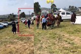 Runaway bride moment goes viral as husband chases her in TikTok clip – WATCH