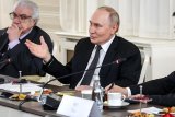 Putin unveils Iran-Israel peace plan at global forum