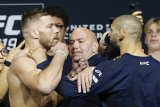 Brave Dricus du Plessis loses UFC middleweight crown in bloody fight