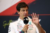 Wolff dismisses speculation of Verstappen joining Mercedes in 2026