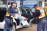WATCH: Police investigate brazen traffic robbery caught on camera