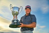 Home boy Van der Watt lifts Proudfoot Trophy at Humewood