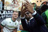 IN PICS | World champ Proteas meet, greet and sign at Mandela Square