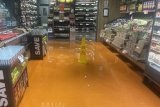 Cape Town Weather: Checkers store in Sea Point FLOODED (pics)