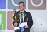 Young scientists rewarded with cash prizes