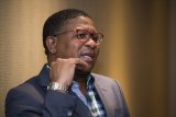 Mbalula takes up military veterans' cause as complaints of dysfunction in Motshekga's (…)