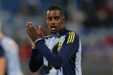 Liverpool’s Isak to lead parade of new signings as Premier League resumes