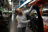GM to invest $4bn in three US facilities as it ramps up petrol-powered vehicles