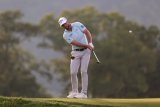 Burns leads US Open, Scott and Spaun sit one shot back
