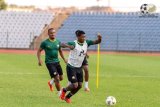 ‘This guy has to go to Europe’: Broos gives Mbokazi his flowers