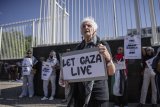 Demonstration outside Israeli embassy in support of flotilla activists