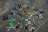 Hold my parachute: SA skydivers to attempt record mid-air formation