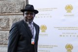 Godongwana says PEPFAR services might be funded later in the year, as health department puts in new bid for (…)