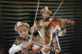 Soweto youth honour their heritage with music