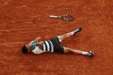 Alcaraz beats Sinner in five-set thriller to win French Open