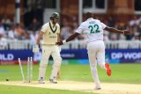 The difference? Lungi Ngidi just needed a change of ends