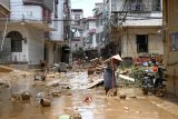 China warns of extensive flooding after heavy rain