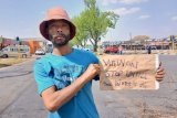 Joburg residents, fed up with water outages, block roads