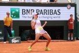 Swiatek digs herself out of deep hole, Alcaraz powers on at French Open