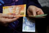 LISTEN | Stubborn wage gap: black South Africans earn the least, below national average